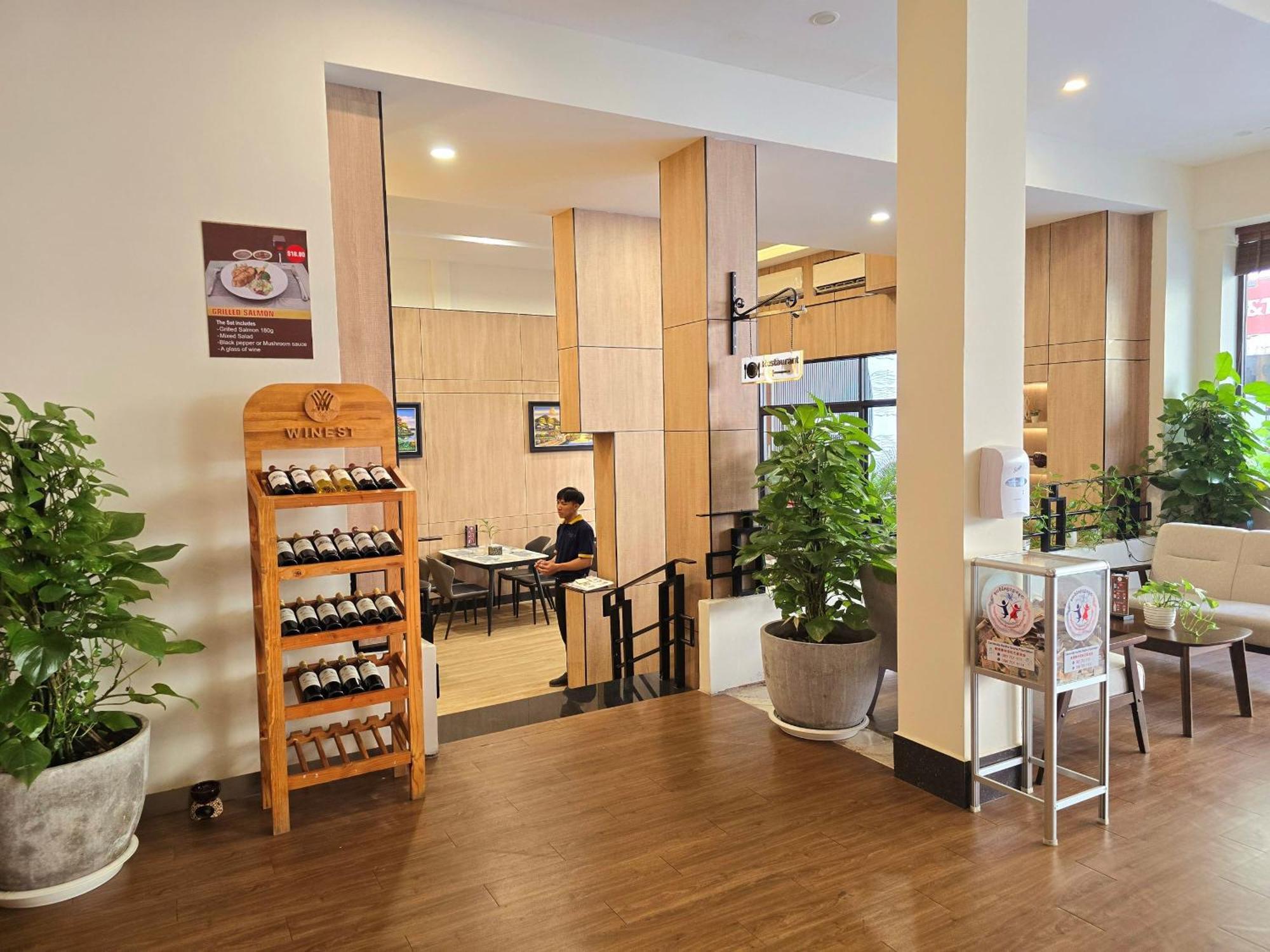 Joli Hotel พนมเปญ ภายนอก รูปภาพ