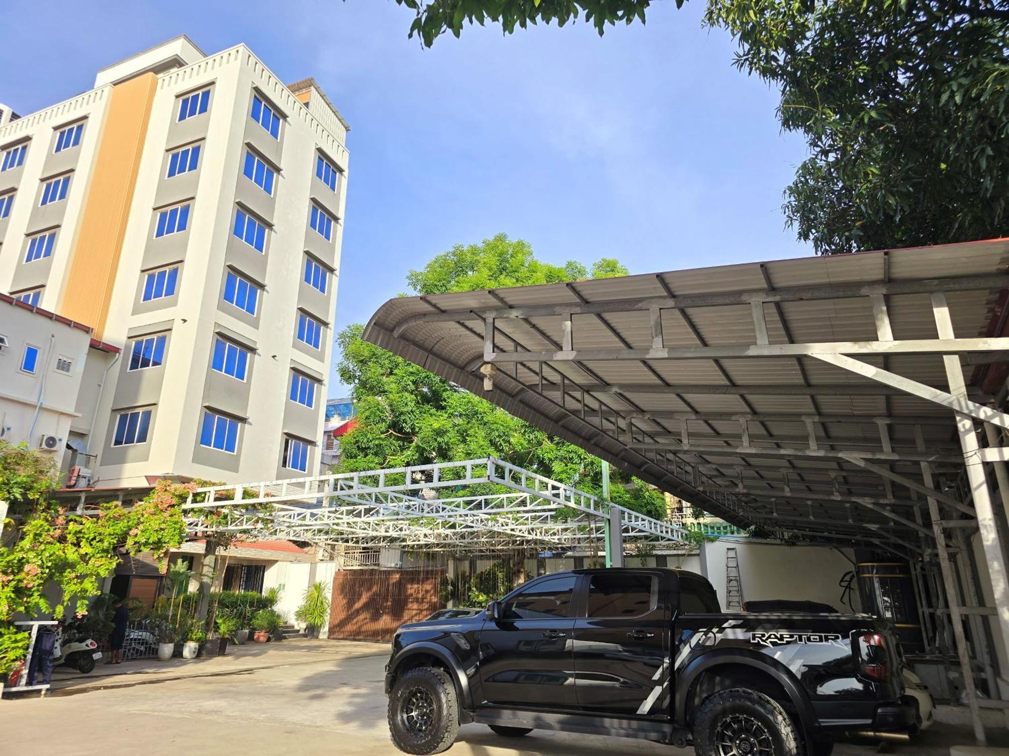 Joli Hotel พนมเปญ ภายนอก รูปภาพ