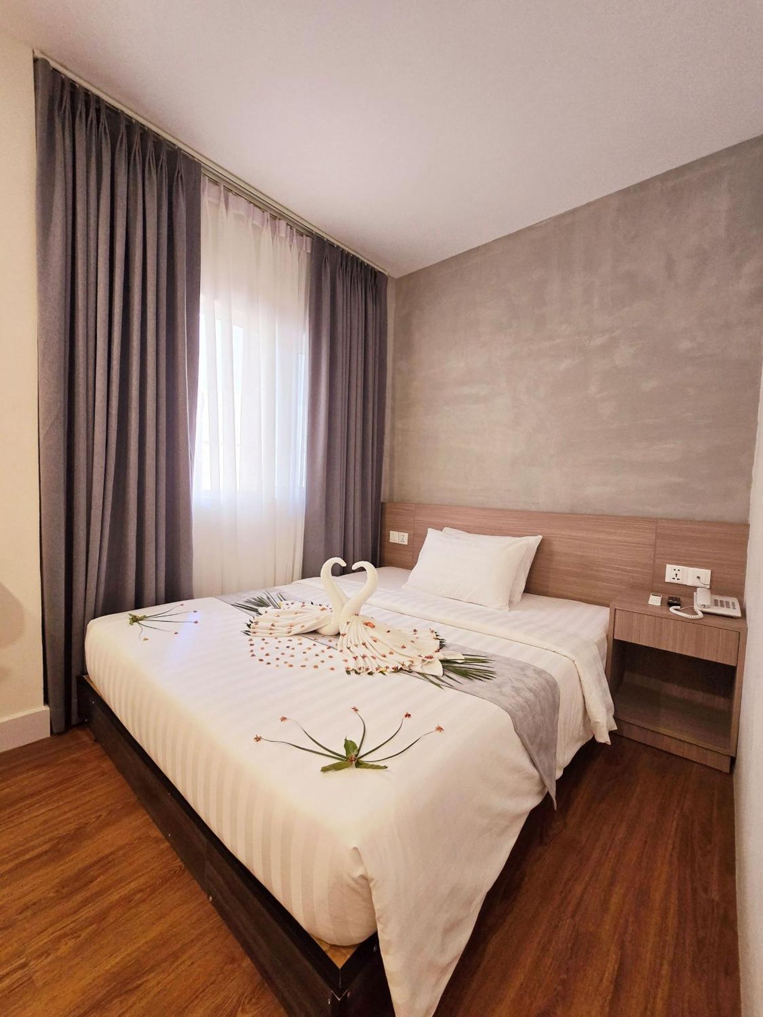 Joli Hotel พนมเปญ ภายนอก รูปภาพ