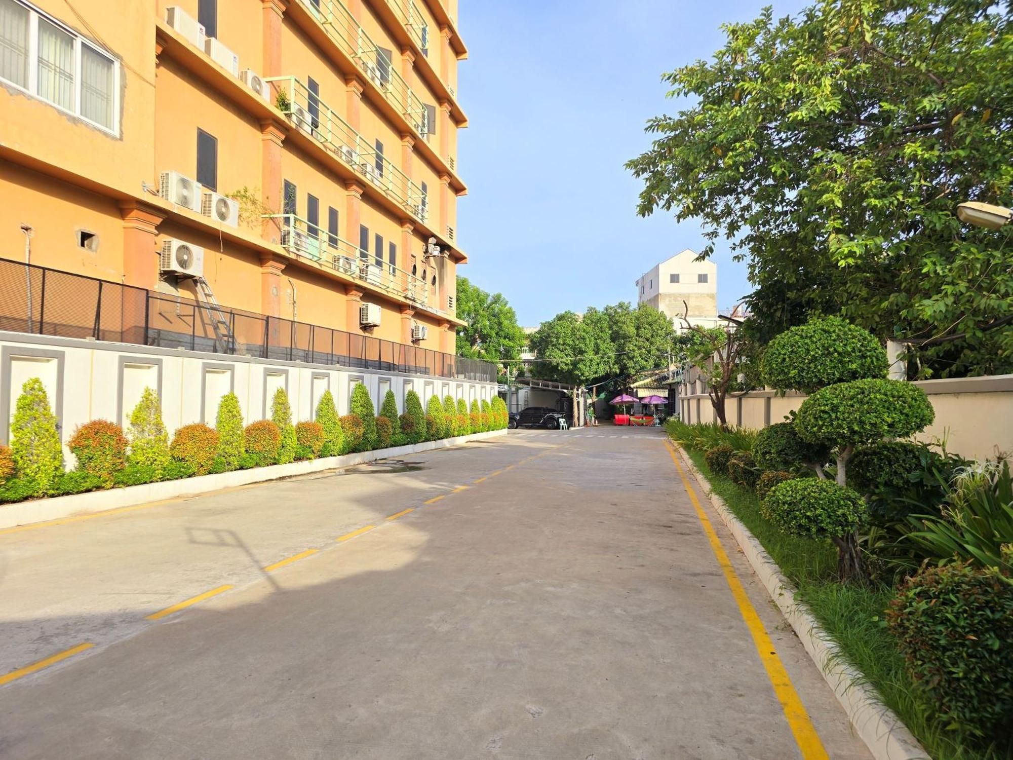 Joli Hotel พนมเปญ ภายนอก รูปภาพ