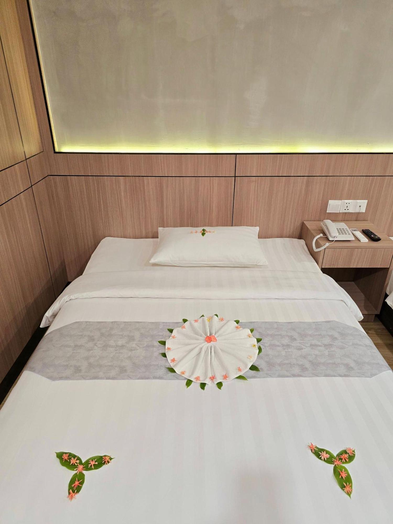 Joli Hotel พนมเปญ ภายนอก รูปภาพ