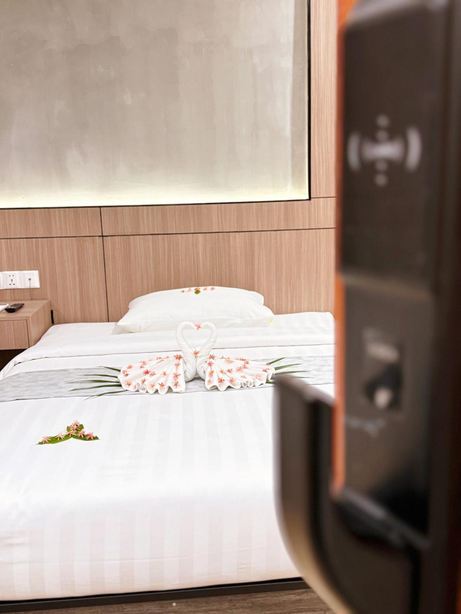 Joli Hotel พนมเปญ ภายนอก รูปภาพ